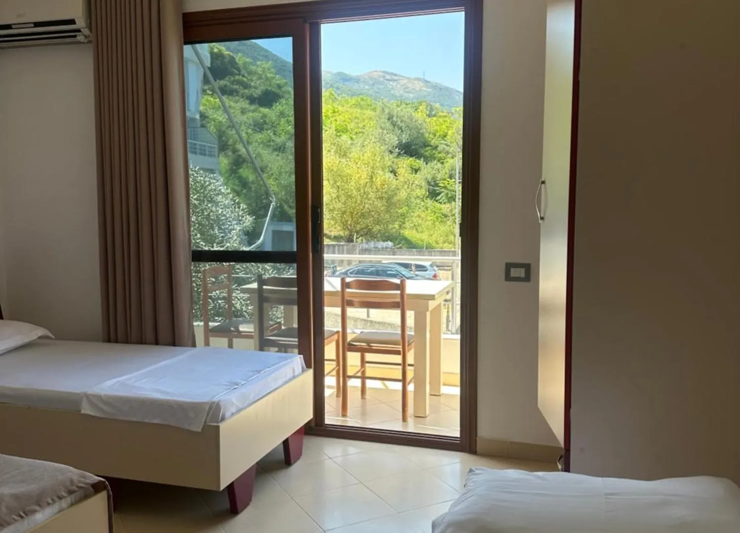 Vlorë Hotel Idi אורחן
