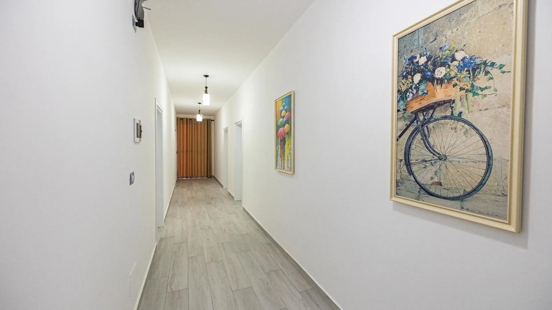 Hotel Idi Vlore 3*,